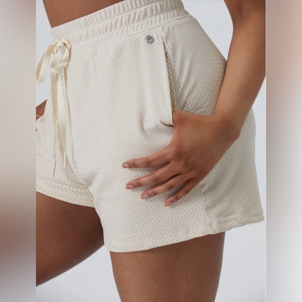 Buff Bunny pump short in onyx NWT Women’s size medium
